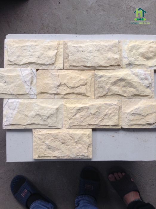 Đá bóc vàng soi cạnh