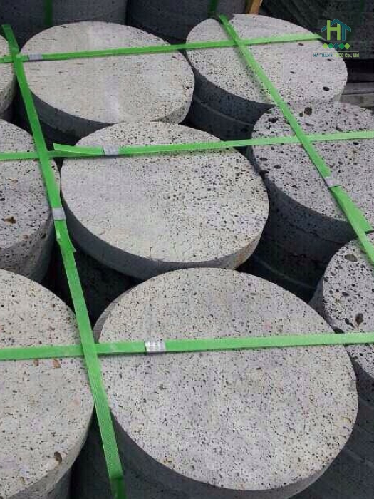 Thớt đá ong rải vườn