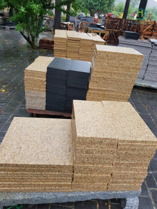 Đá vàng đậm băm mặt