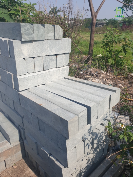 Đá vỉa bồn cây xanh rêu