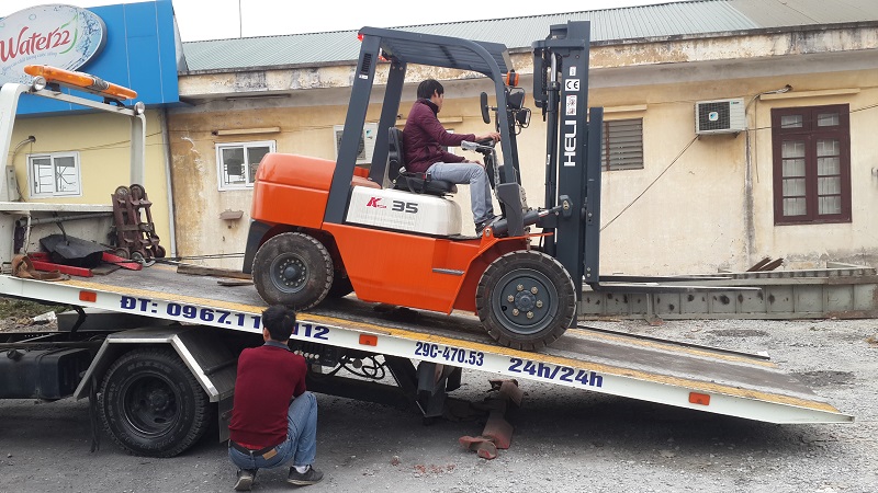 xe nâng hàng Heli 3 tấn ở KCN Đại An Hải Dương