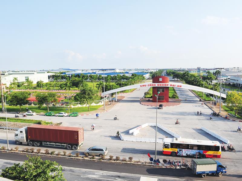 xe nâng hàng ở các KCN tỉnh Hải Dương