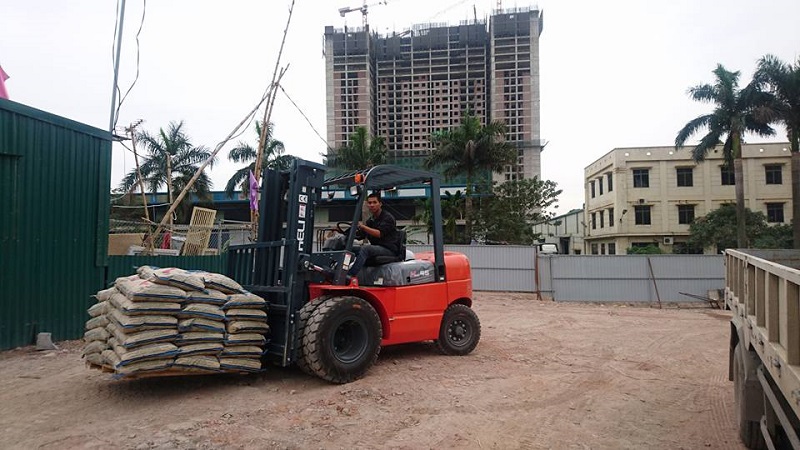 xe nâng hàng Heli 4,5 tấn CPCD45 ở Hải Dương