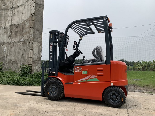 xe-nang-dien-forklift