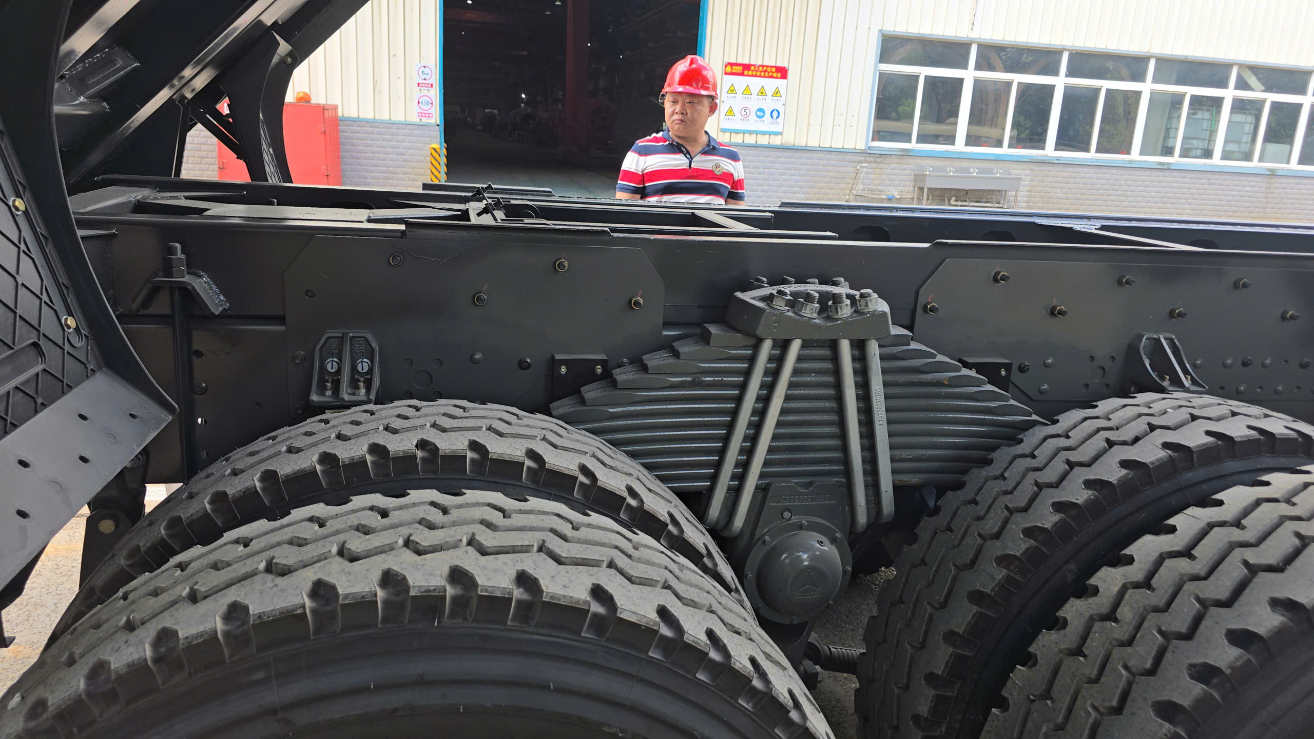 XE BEN HOWO 4 CHÂN V5X MÁY MAN 350HP