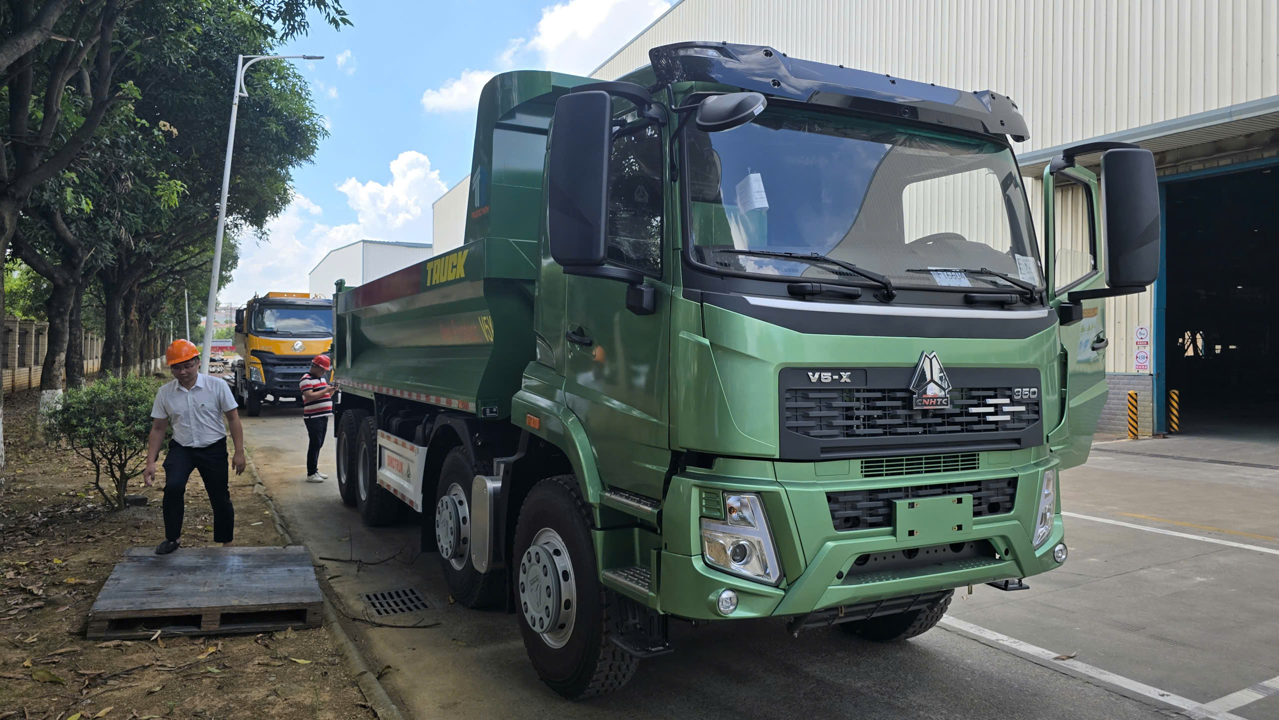 XE BEN HOWO 4 CHÂN V5X MÁY MAN 350HP