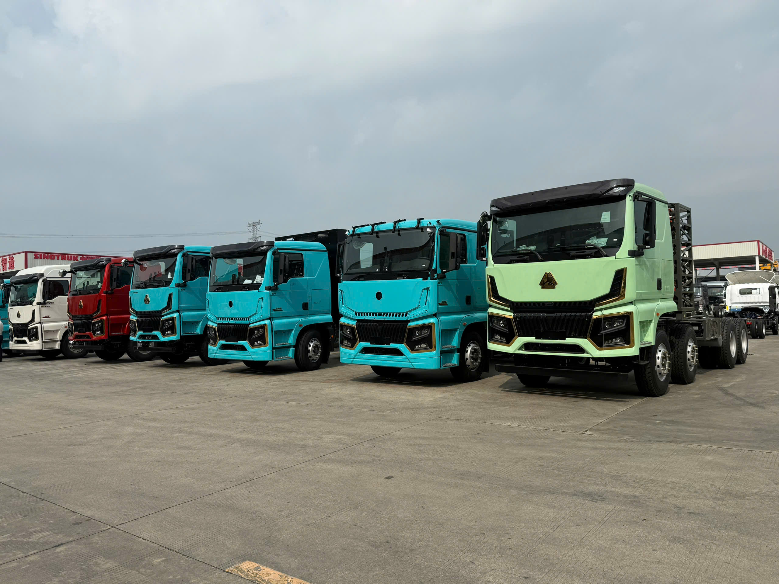 ĐẦU KÉO ĐIỆN HOWO CABIN V9 CAO CẤP