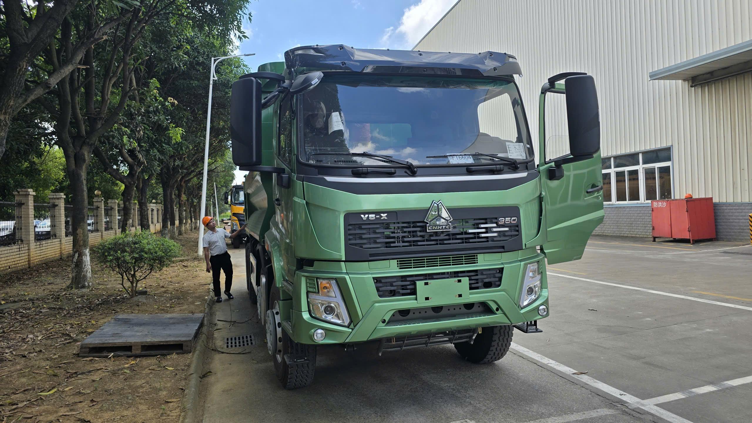 XE BEN HOWO 4 CHÂN V5X MÁY MAN 350HP
