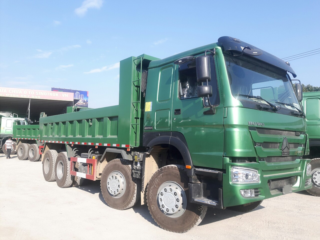 Xe ben Howo 4 chân thùng vuông 6.4 m full VIP
