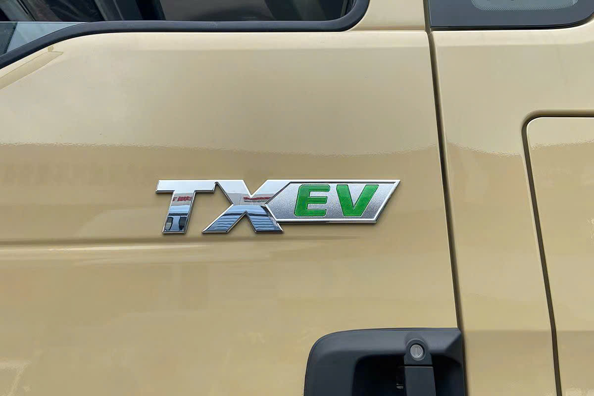 XE BEN HOWO ĐIỆN 4 CHÂN