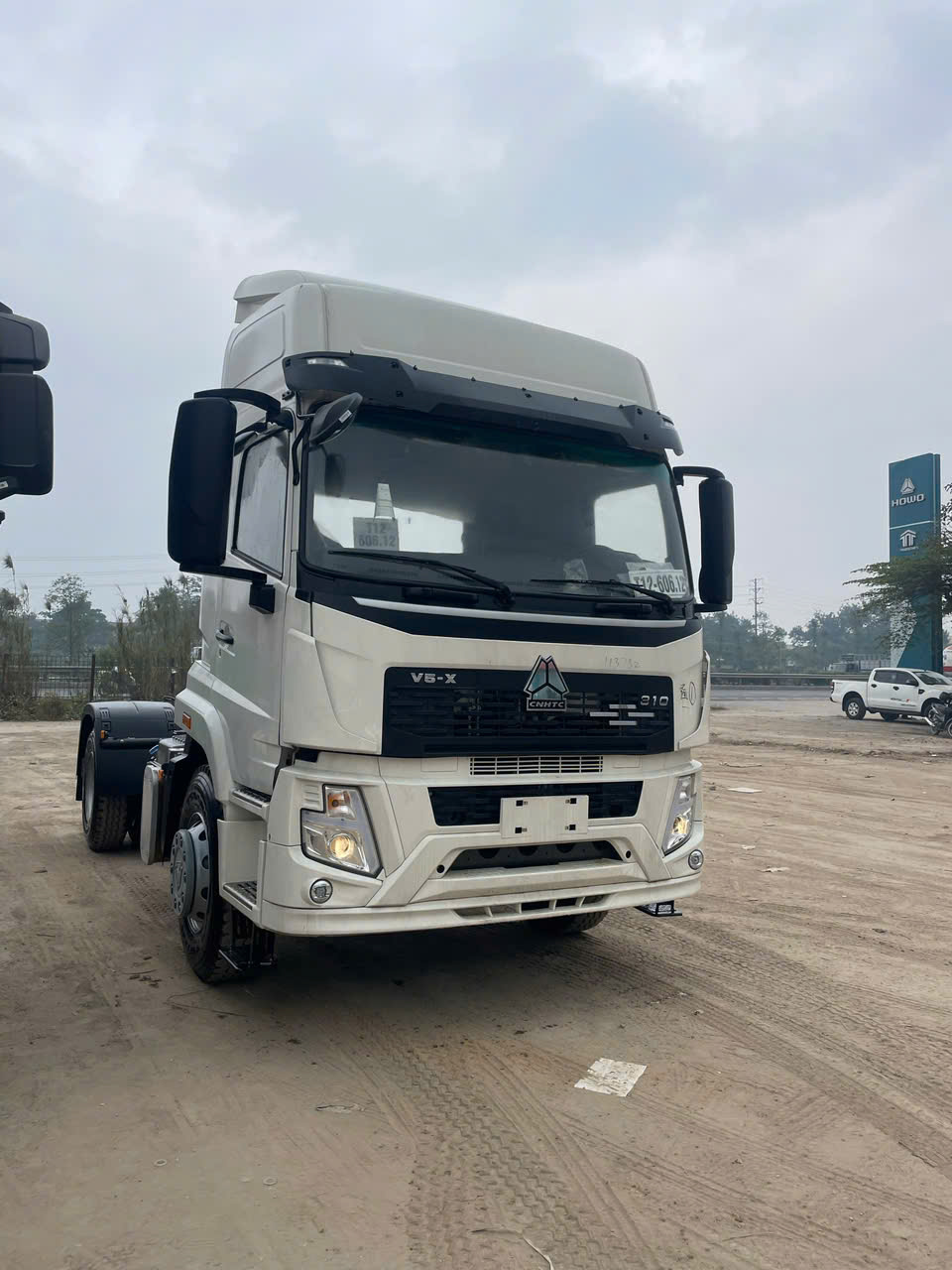 ĐẦU KÉO HOWO 1 CẦU V5X (4x2) 310HP