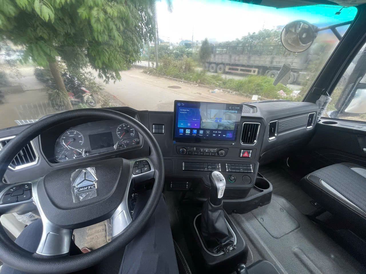 ĐẦU KÉO HOWO 1 CẦU V5X (4x2) 310HP