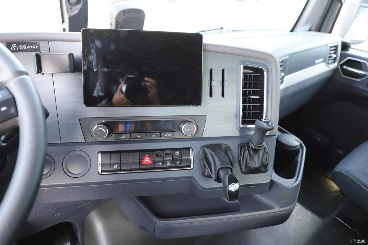 ĐẦU KÉO HOWO TX7 460HP PHIÊN BẢN CAO CẤP NHẤT