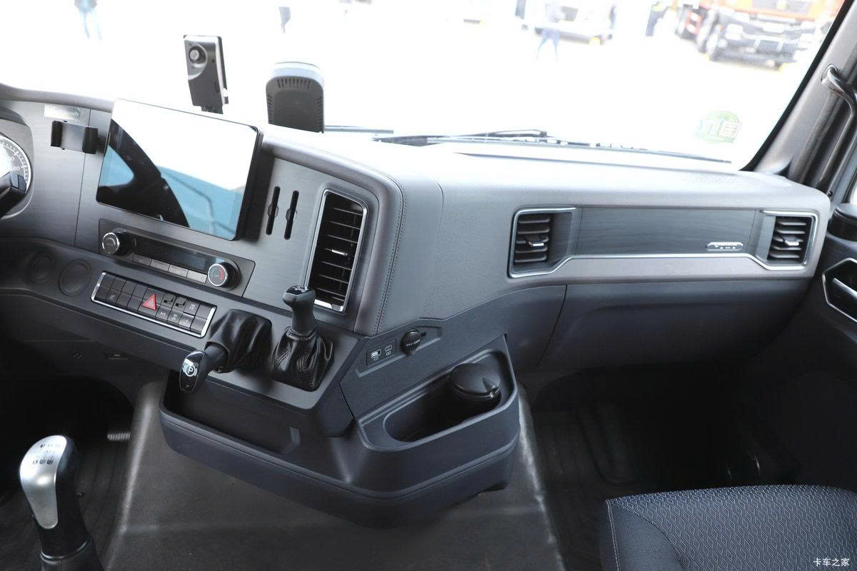 ĐẦU KÉO HOWO TX7 460HP PHIÊN BẢN CAO CẤP NHẤT