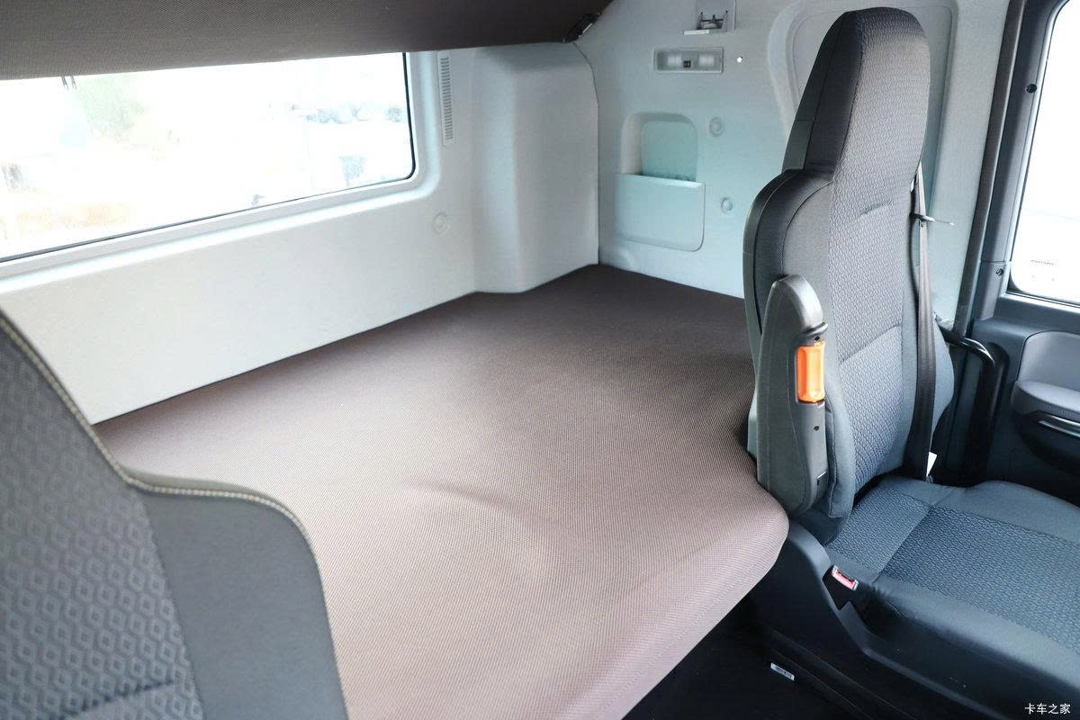 ĐẦU KÉO HOWO TX7 460HP PHIÊN BẢN CAO CẤP NHẤT