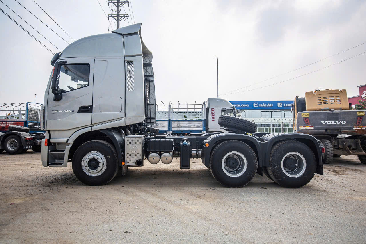 ĐẦU KÉO IVECO HONGYAN 430HP CẦU DẦU