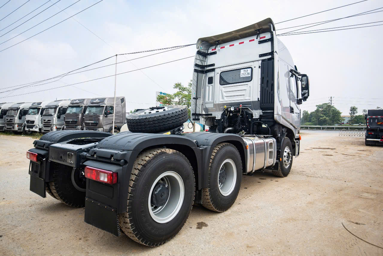 ĐẦU KÉO IVECO HONGYAN 430HP CẦU DẦU