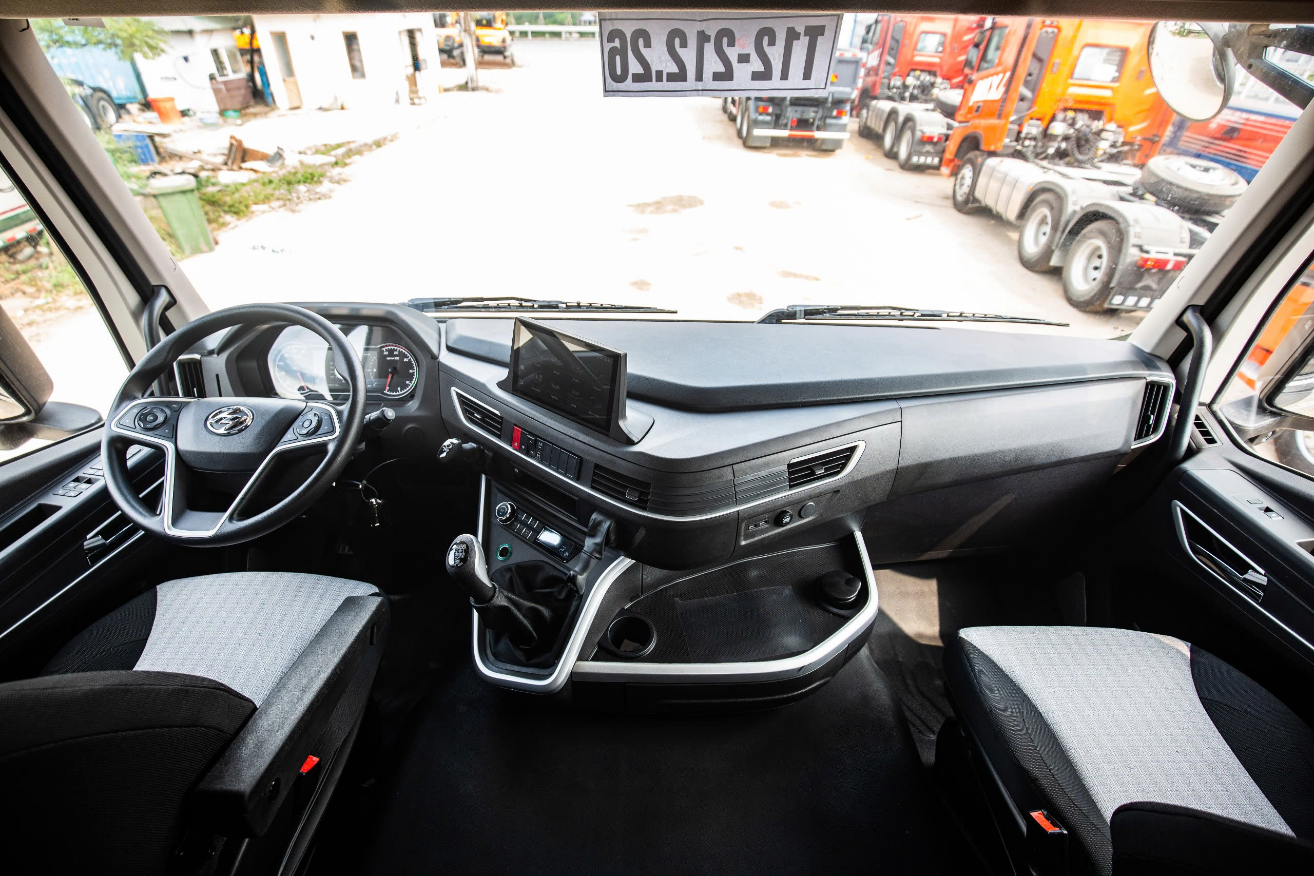 ĐẦU KÉO IVECO HONGYAN 430HP CẦU DẦU