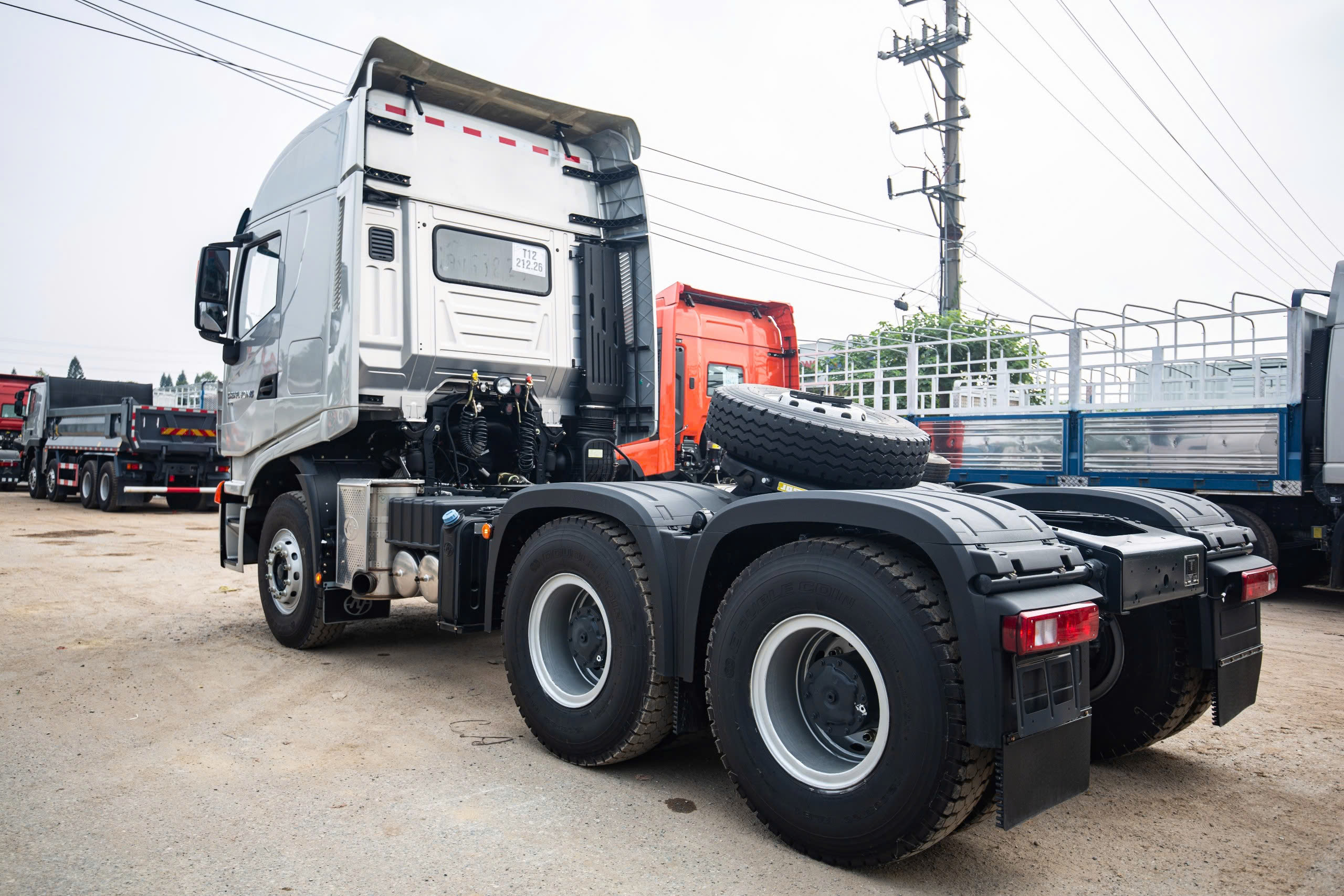 ĐẦU KÉO IVECO HONGYAN 430HP CẦU DẦU