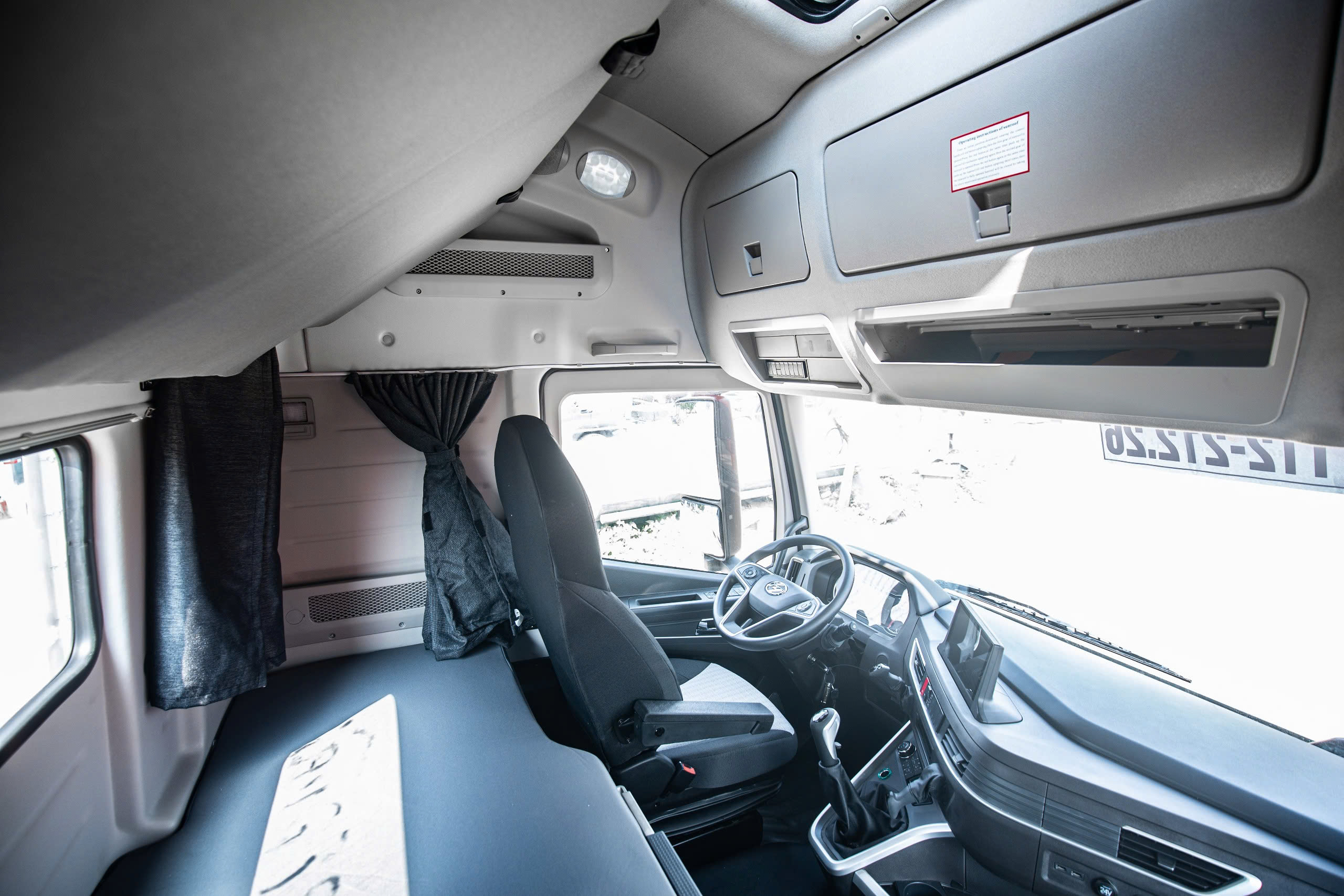 ĐẦU KÉO IVECO HONGYAN 430HP CẦU DẦU