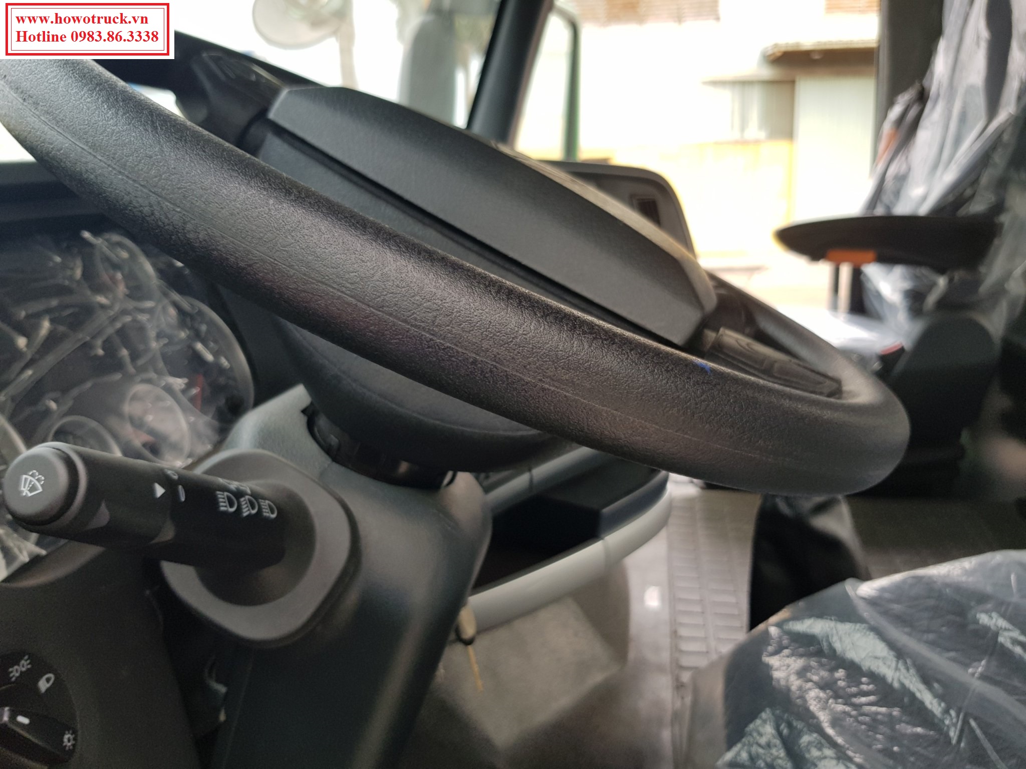 XE TẢI THÙNG HOWO 5 CHÂN 340HP CABIN A7 MỚI NHẤT