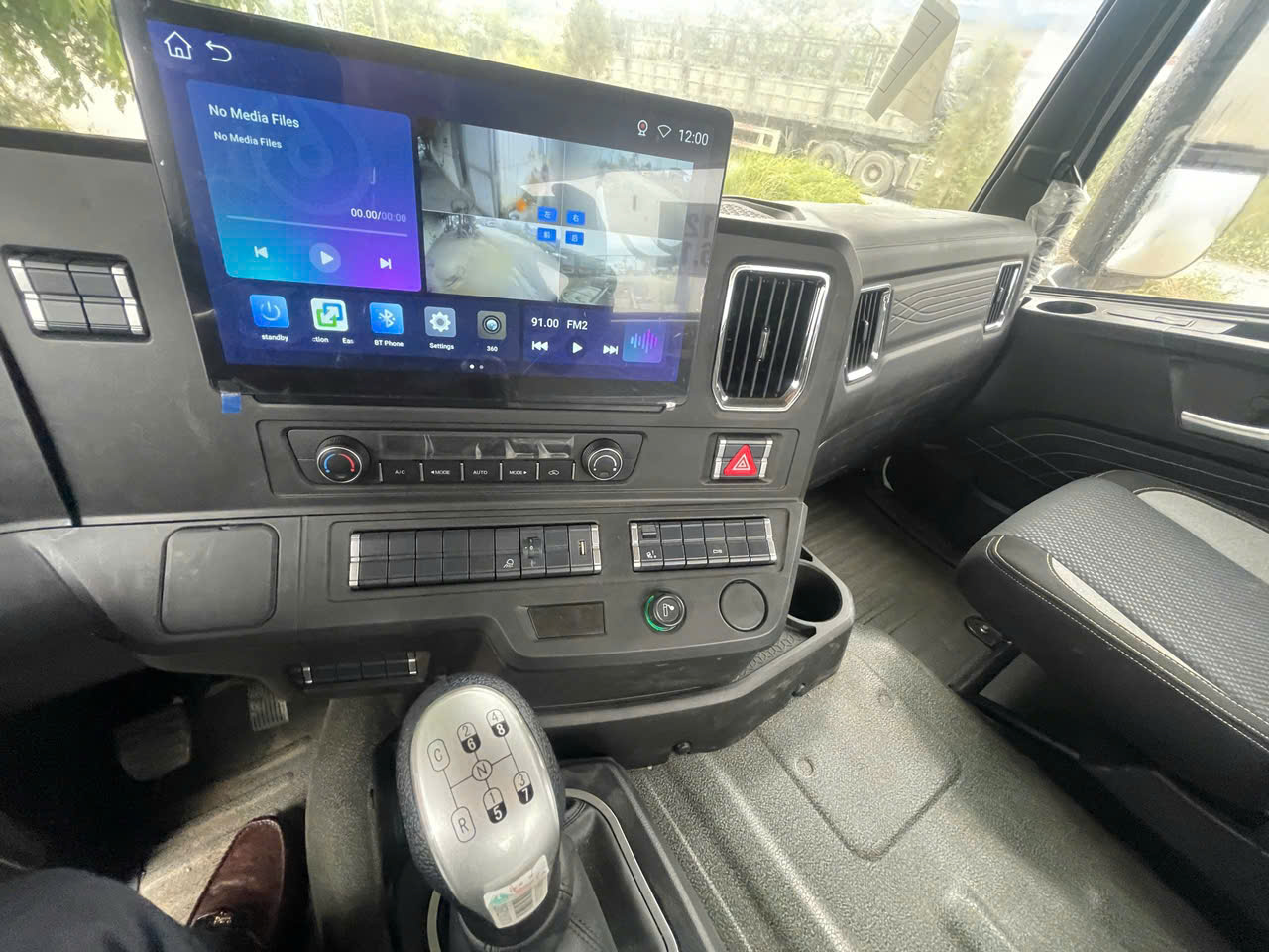 ĐẦU KÉO HOWO 1 CẦU V5X (4x2) 310HP