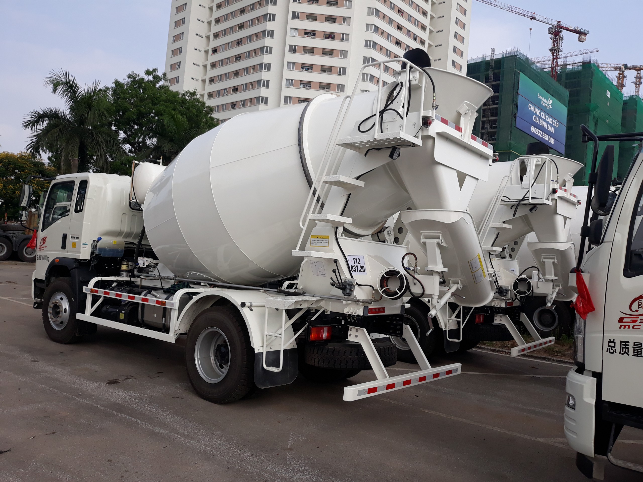 XE TRỘN BÊ TÔNG HOWO 6 KHỐI