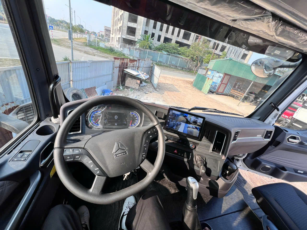XE TRỘN BÊ TÔNG  HOWO 16 KHỐI
