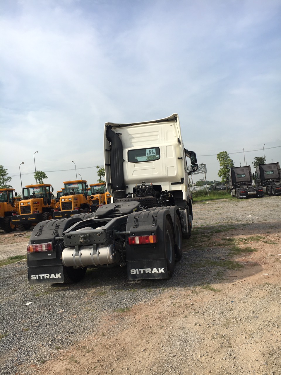 ĐẦU KÉO HOWO SITRAK T7H 440HP CẦU DẦU NHẬP KHẨU