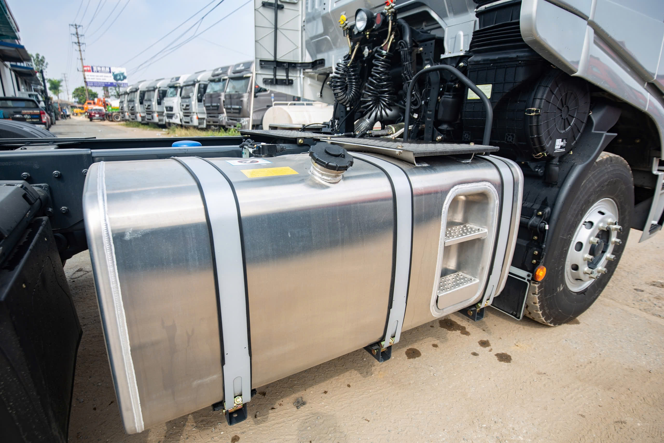 ĐẦU KÉO IVECO HONGYAN 430HP CẦU DẦU