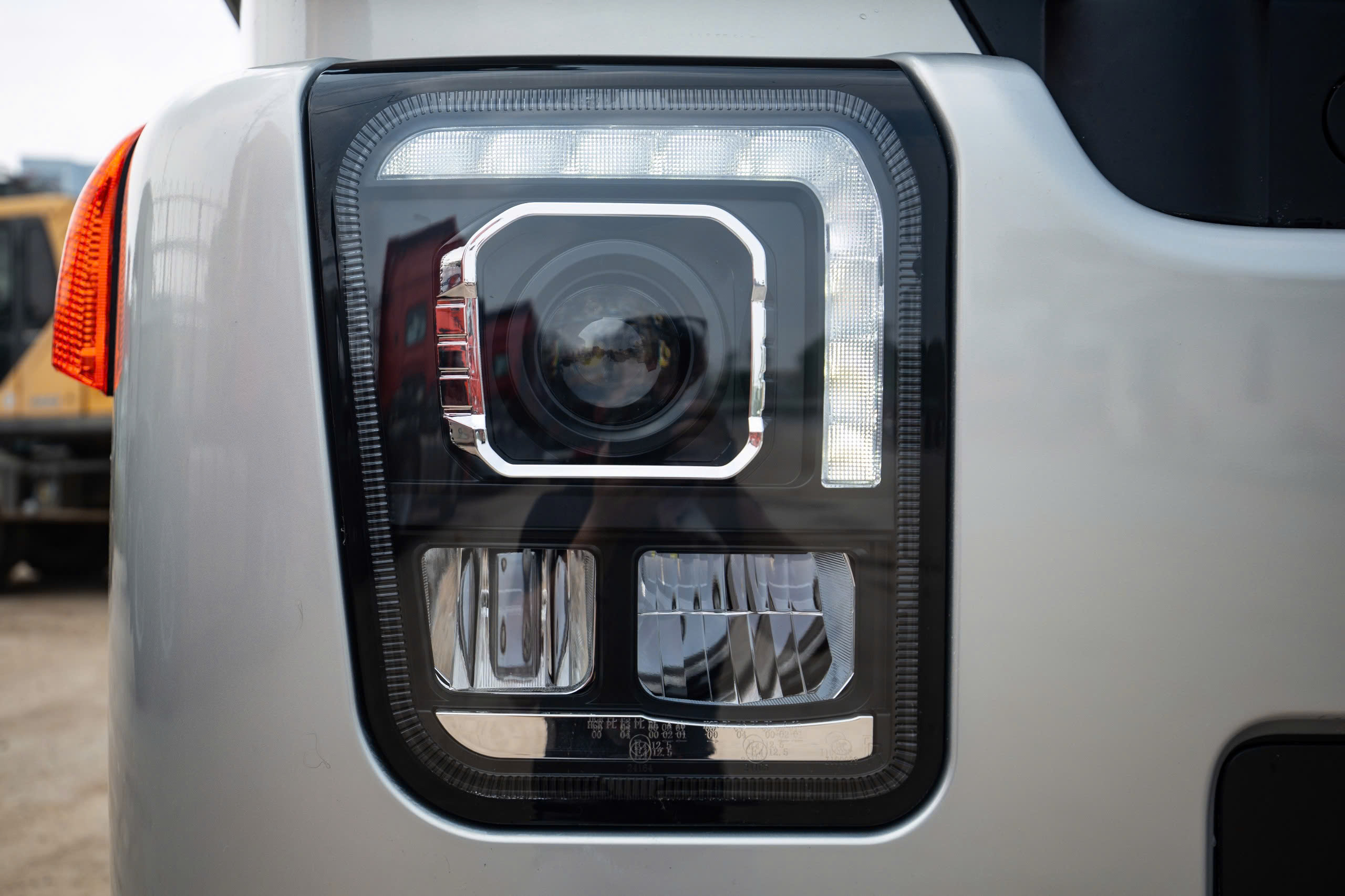 ĐẦU KÉO IVECO HONGYAN 430HP CẦU DẦU