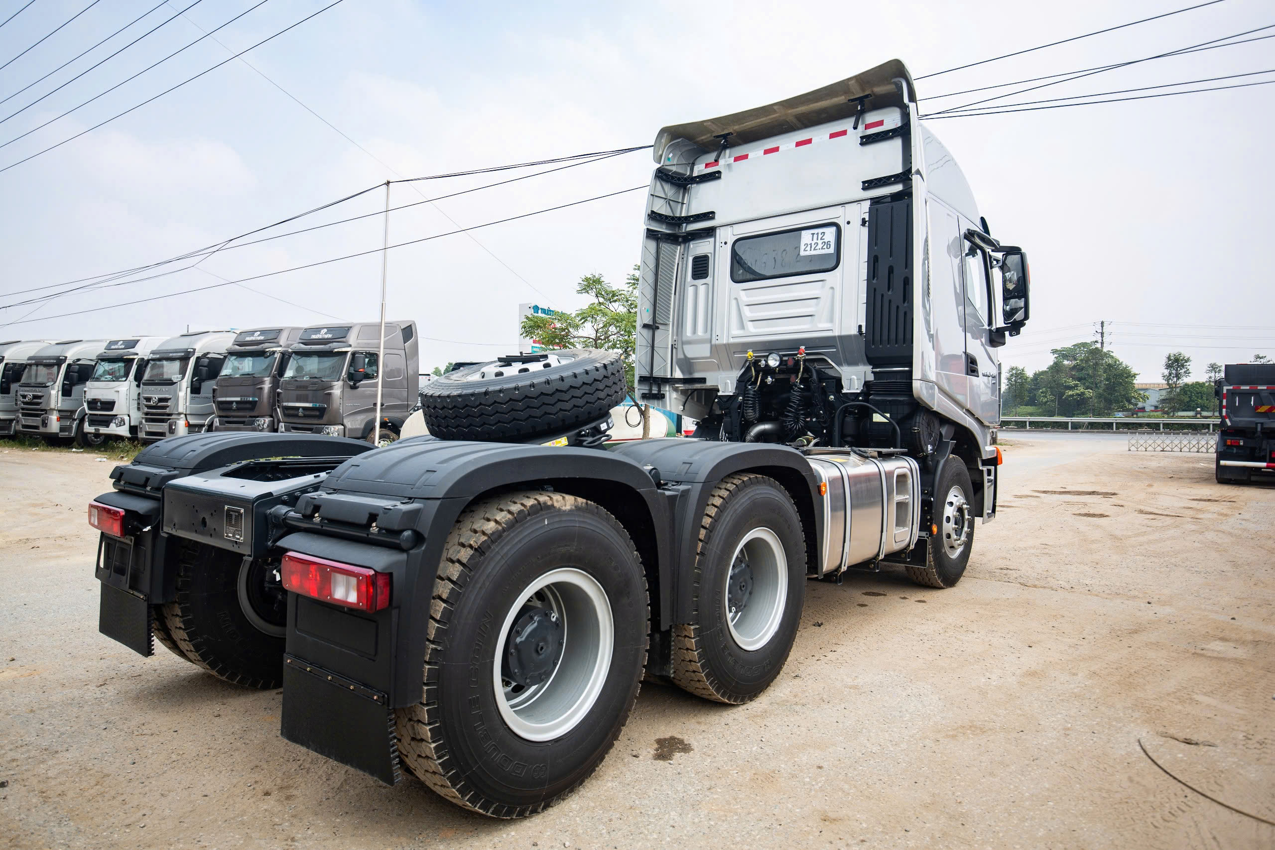 ĐẦU KÉO IVECO HONGYAN 430HP CẦU DẦU