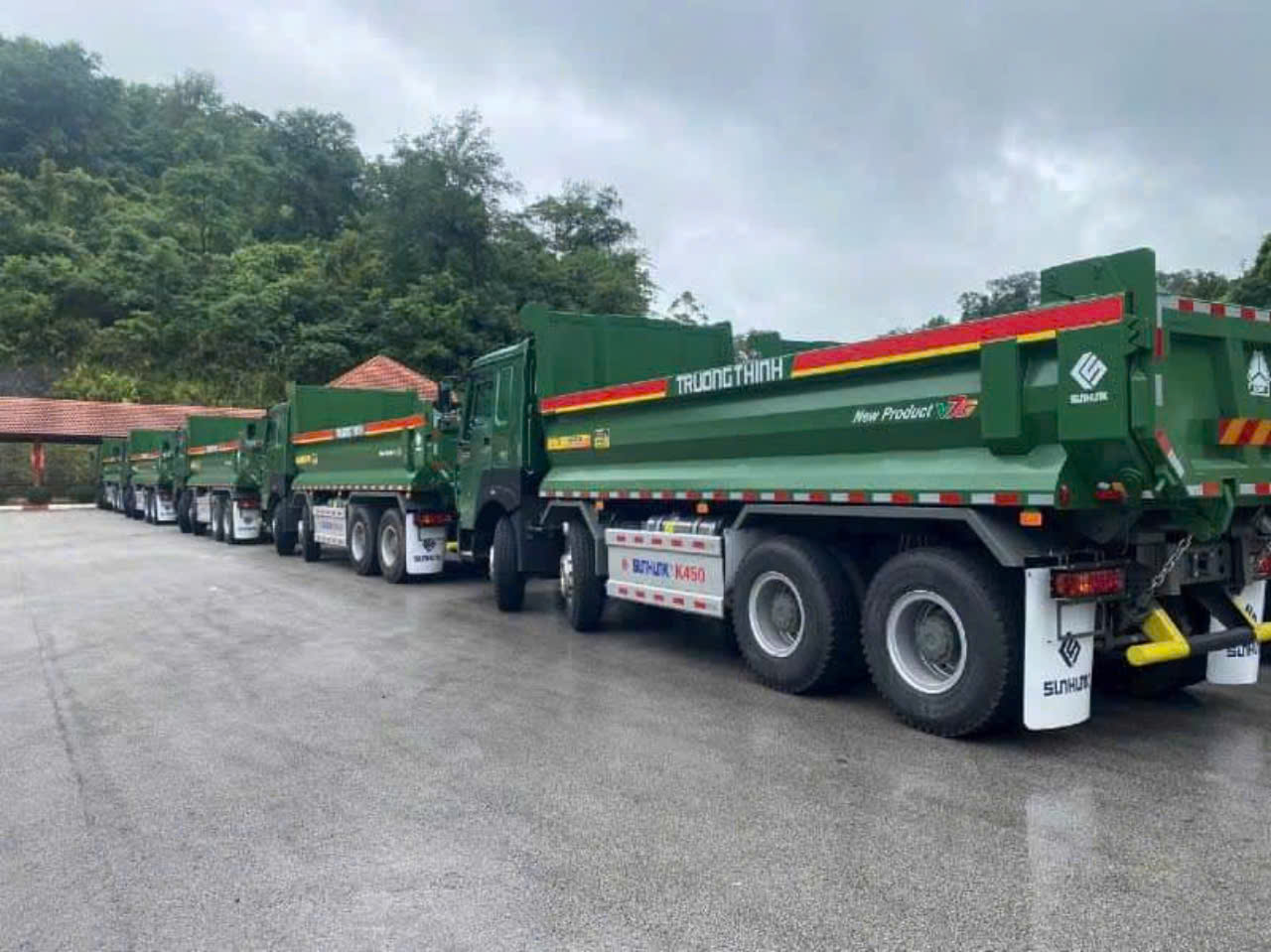 XE BEN HOWO 4 CHÂN THÙNG U V7G NHẬP KHẨU