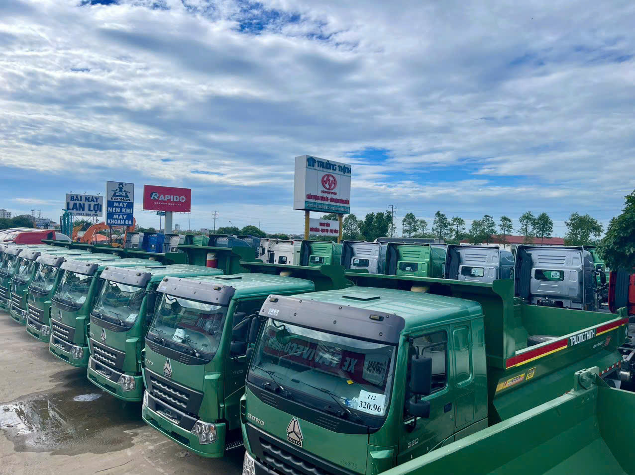 XE BEN HOWO 4 CHÂN THÙNG U V7G NHẬP KHẨU