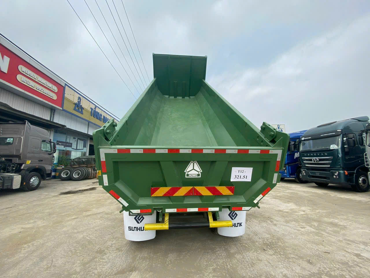 XE BEN HOWO 4 CHÂN THÙNG U V7G NHẬP KHẨU