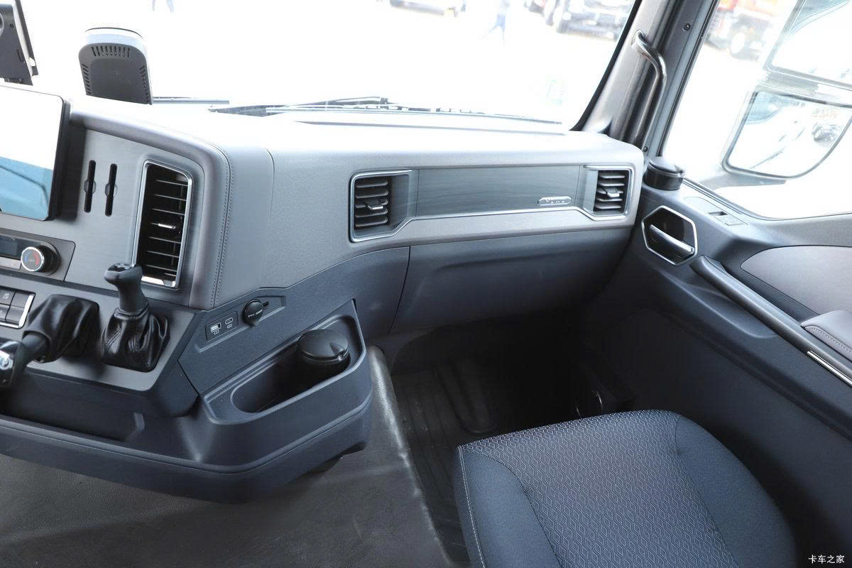 ĐẦU KÉO HOWO TX7 460HP PHIÊN BẢN CAO CẤP NHẤT