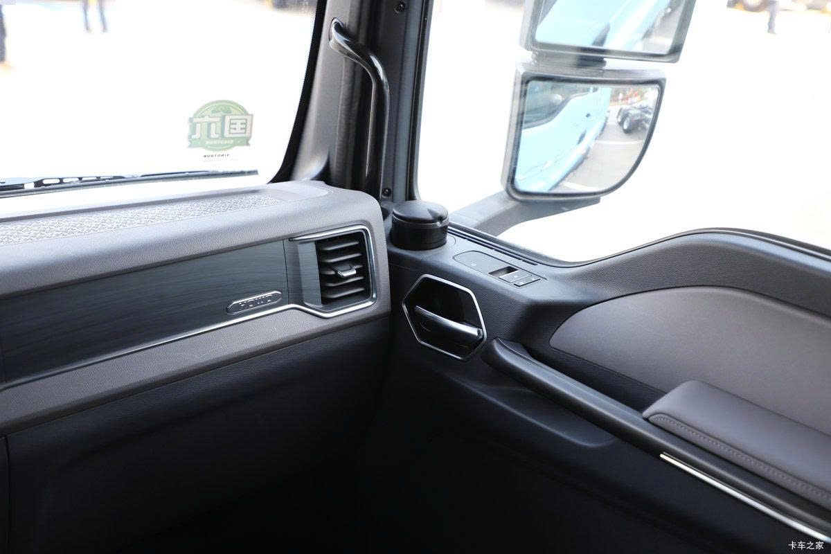 ĐẦU KÉO HOWO TX7 460HP PHIÊN BẢN CAO CẤP NHẤT