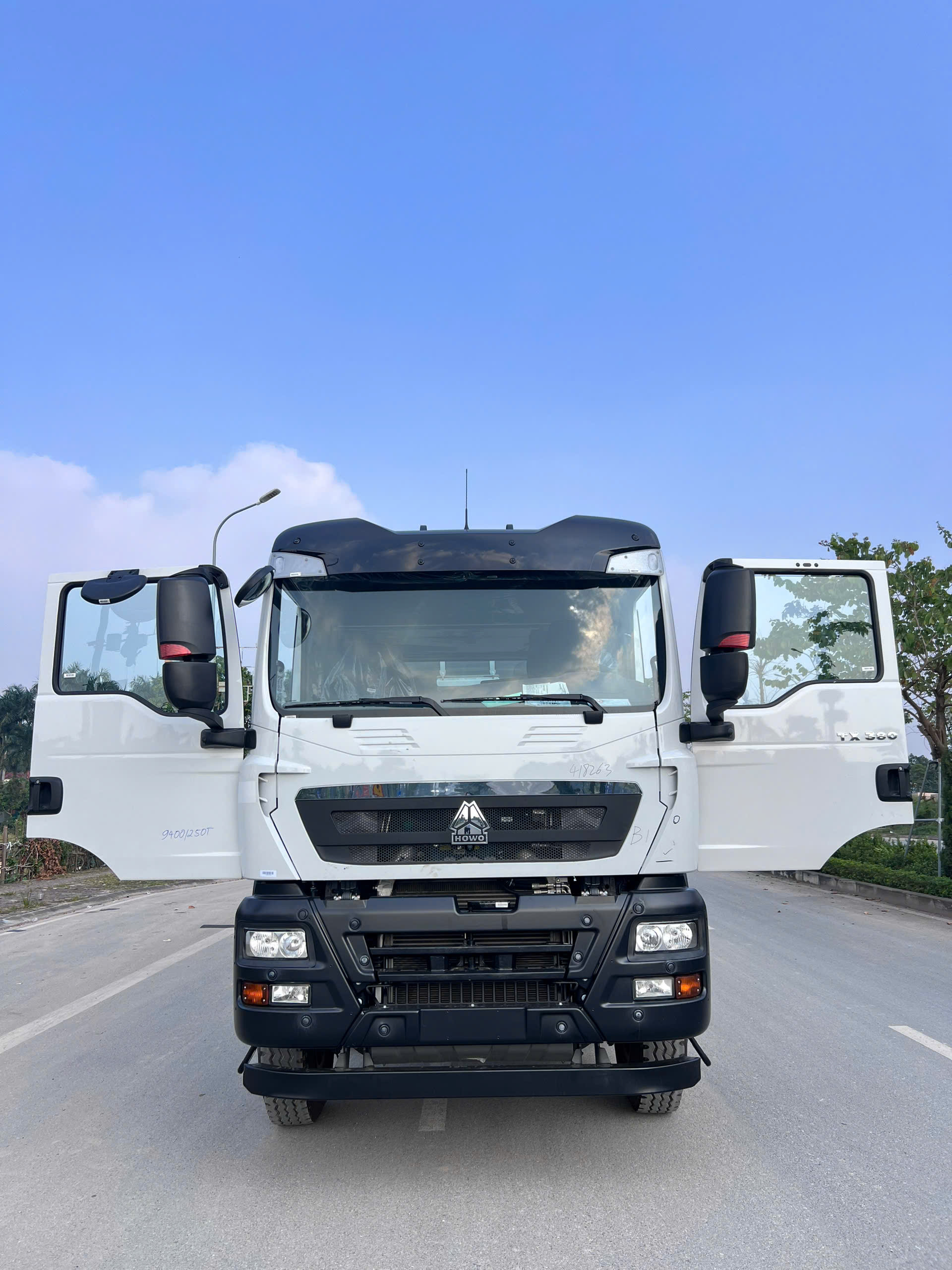 XE TRỘN BÊ TÔNG  HOWO 16 KHỐI