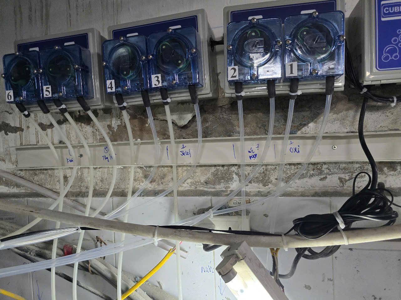 Bơm định lượng hóa chất giặt là Bơm định lượng hóa chất giặt là