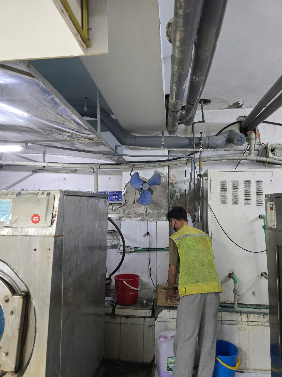 Bơm định lượng hóa chất giặt là Bơm định lượng hóa chất giặt là