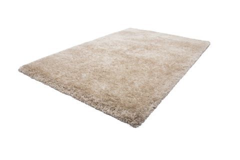 Thảm lông trải sàn phòng khách không chỉ là sản phẩm hữu ích mà còn mang lại cảm giác ấm cúng, mềm mại cho ngôi nhà của bạn. Hãy đến với chúng tôi tại Hà Nội để có được những mẫu thảm lông đẹp, chất lượng và giá cả phải chăng.