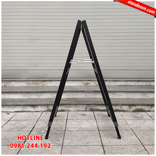 standee chữ a bằng sắt