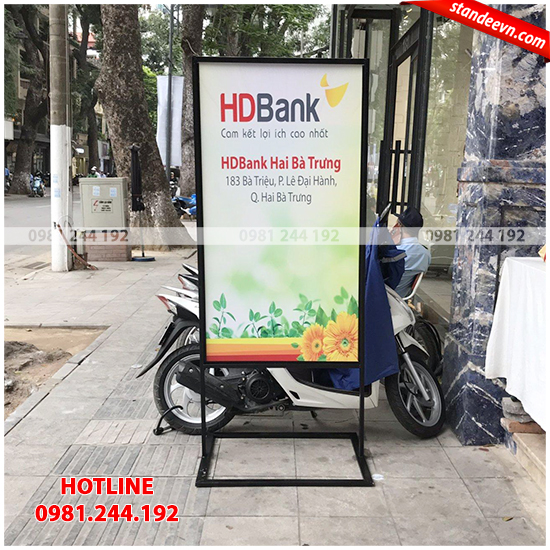 standee sắt