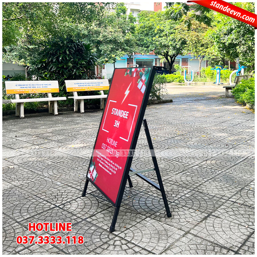 khung standee ngoài trời giá rẻ