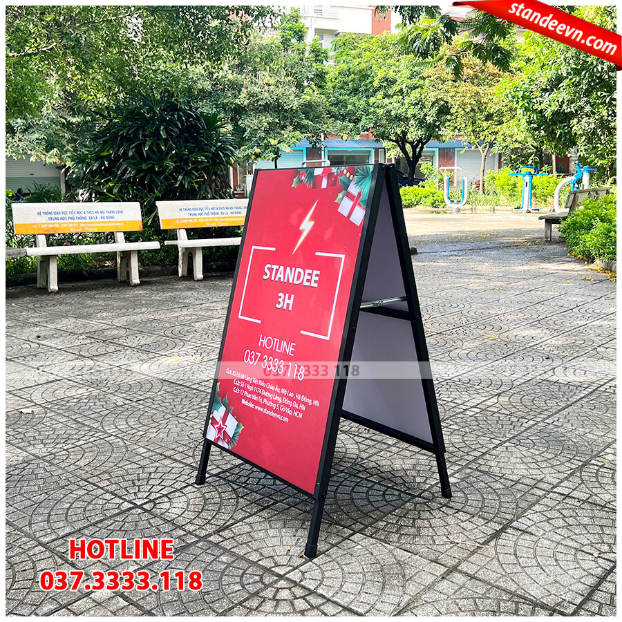 standee chữ a ngoài trời