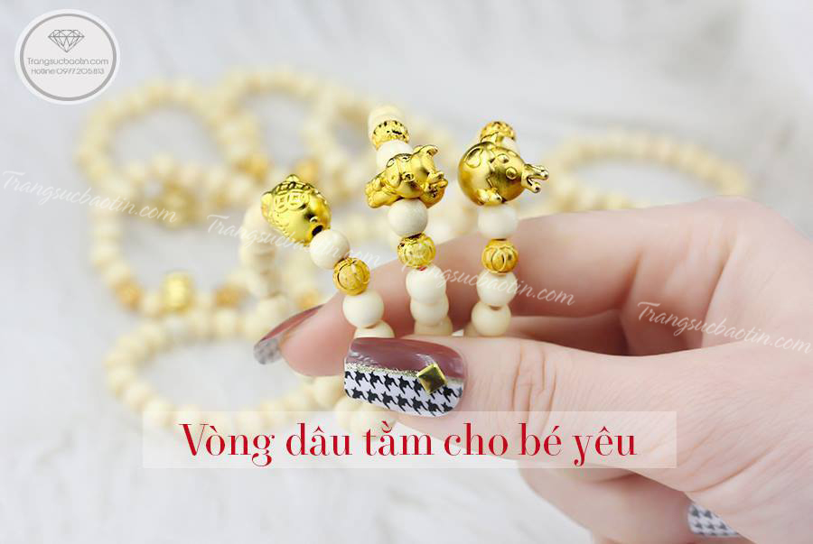 Vòng dâu tằm giúp bé ngủ ngon, hay ăn chóng lớn