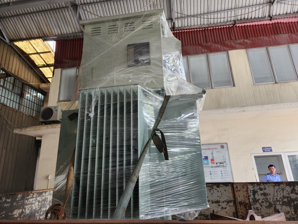ỔN ÁP LiOA  3 PHA NGÂM DẦU D -600KVA