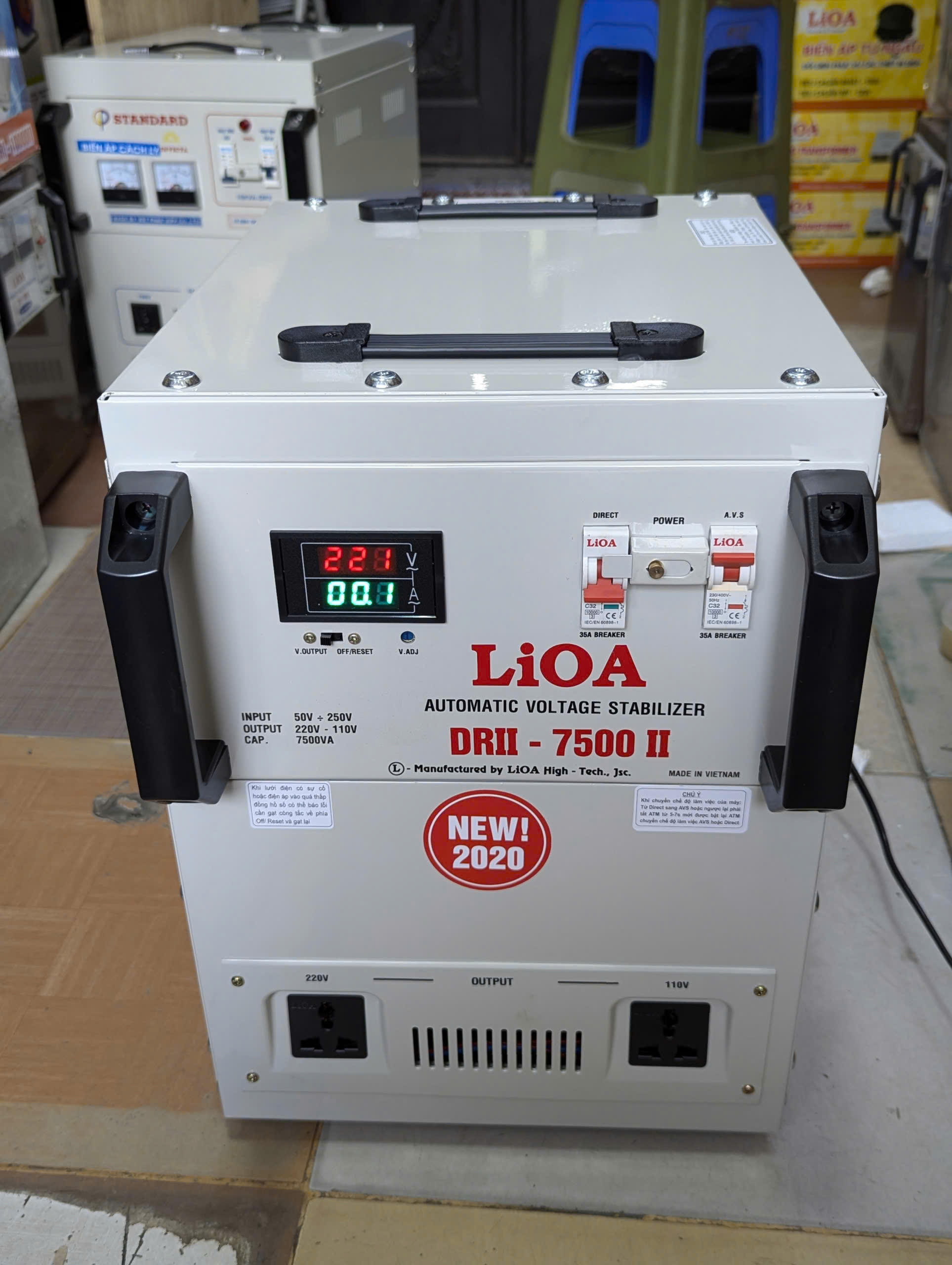 Ổn Áp LiOA 1 Pha DRII-7500II 7,5kVA 7500VA. Điện Áp Vào 50V÷250V, Điện Áp Ra 220V÷110V.