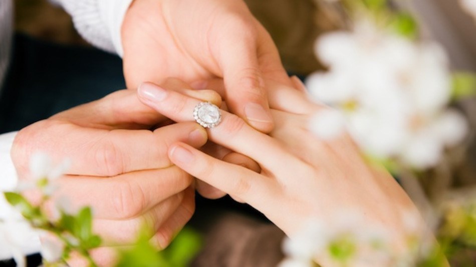 Nên khắc gì trên nhẫn cưới cho ý nghĩa
