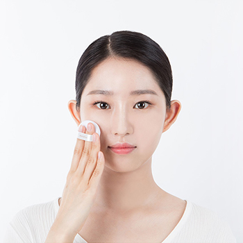 Sử dụng phấn phủ Innisfree No Sebum Mineral Powder sau bước kem nền